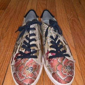 Nine West Size 8.5 Sneaker